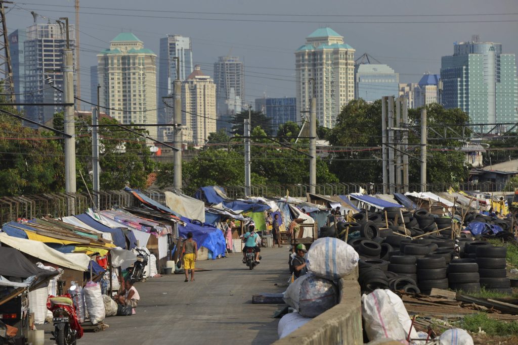 Kemiskinan Turun, Ketimpangan Melebar